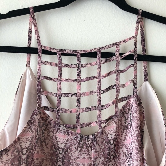 🛍4/$25! Forever 21 Cage-Back Flowy Print Tank Top - Picture 4 of 6